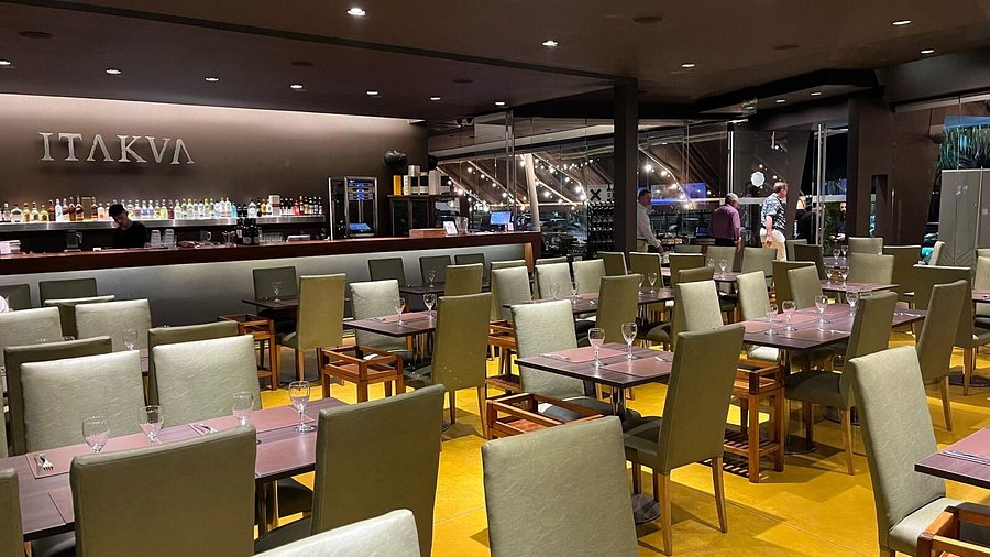 Adjunto salon-1-eye-bis.jpg